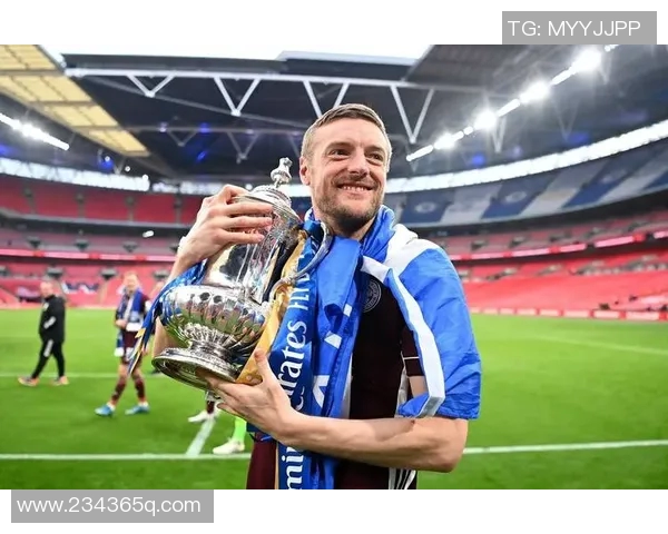 最老退役足球明星的传奇人生与辉煌成就回顾 最老退役足球明星的传奇人生与辉煌成就回顾